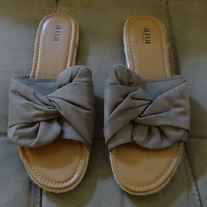 Grey/Tan Sandles